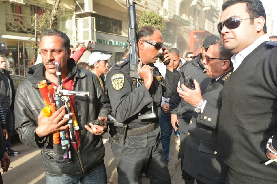 Security forces disperse protest in Downtown Cairo 