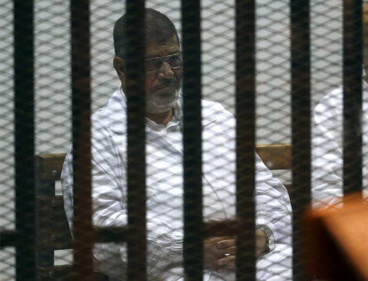 Mursi appears before court for 'insulting' judiciary in first trial session 