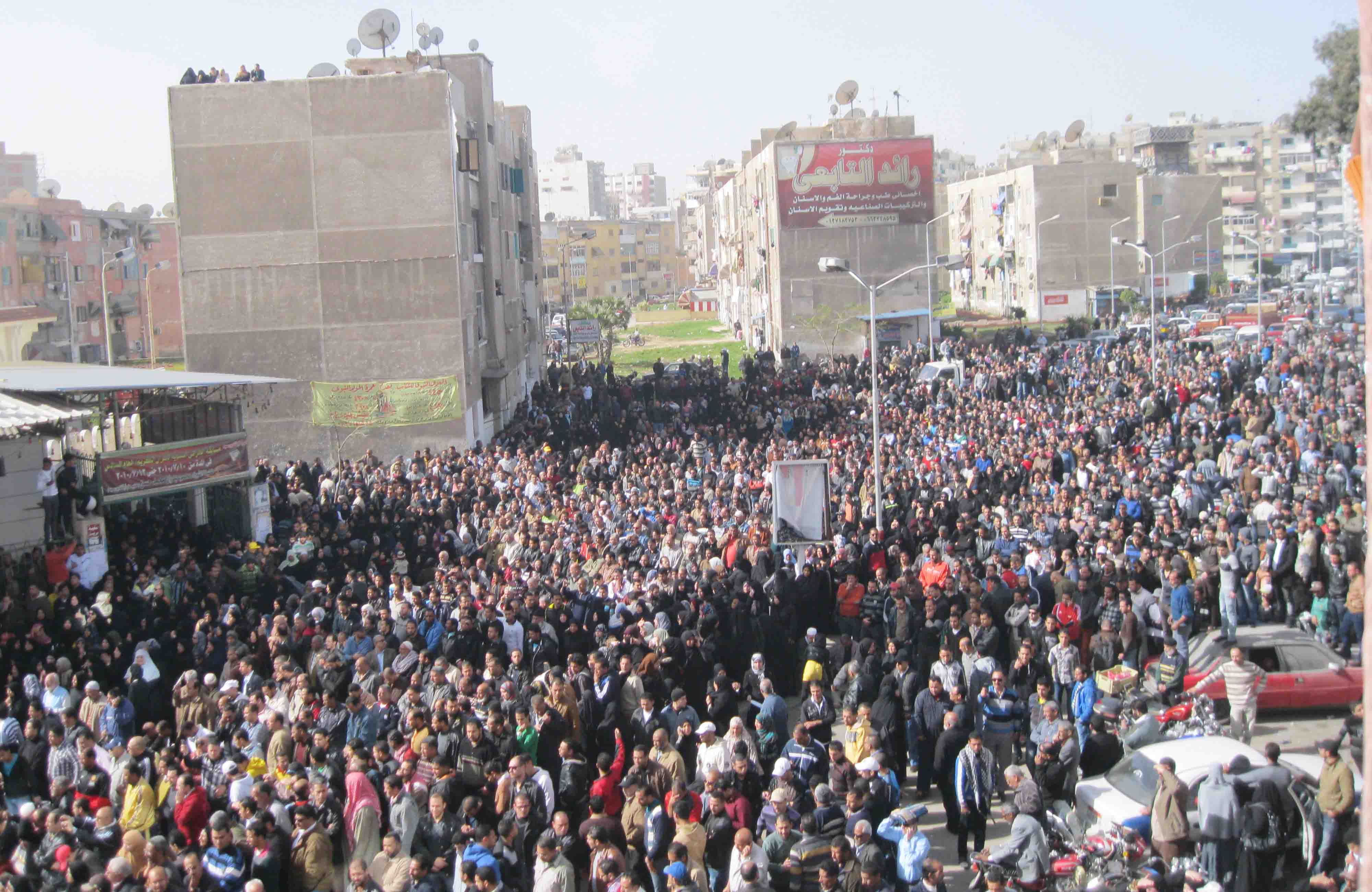 Teargas and shots at Port Said funeral 