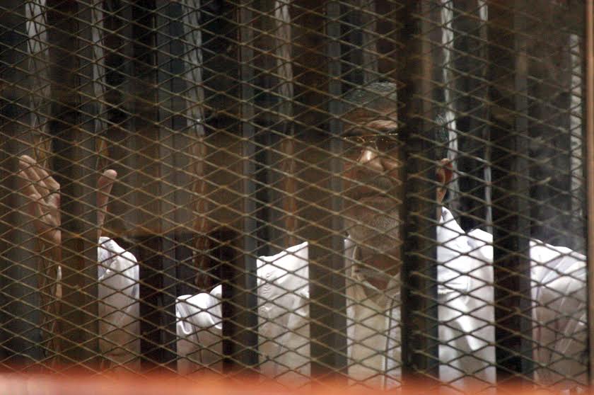 Trial of Mursi and aides over palace clashes resumes