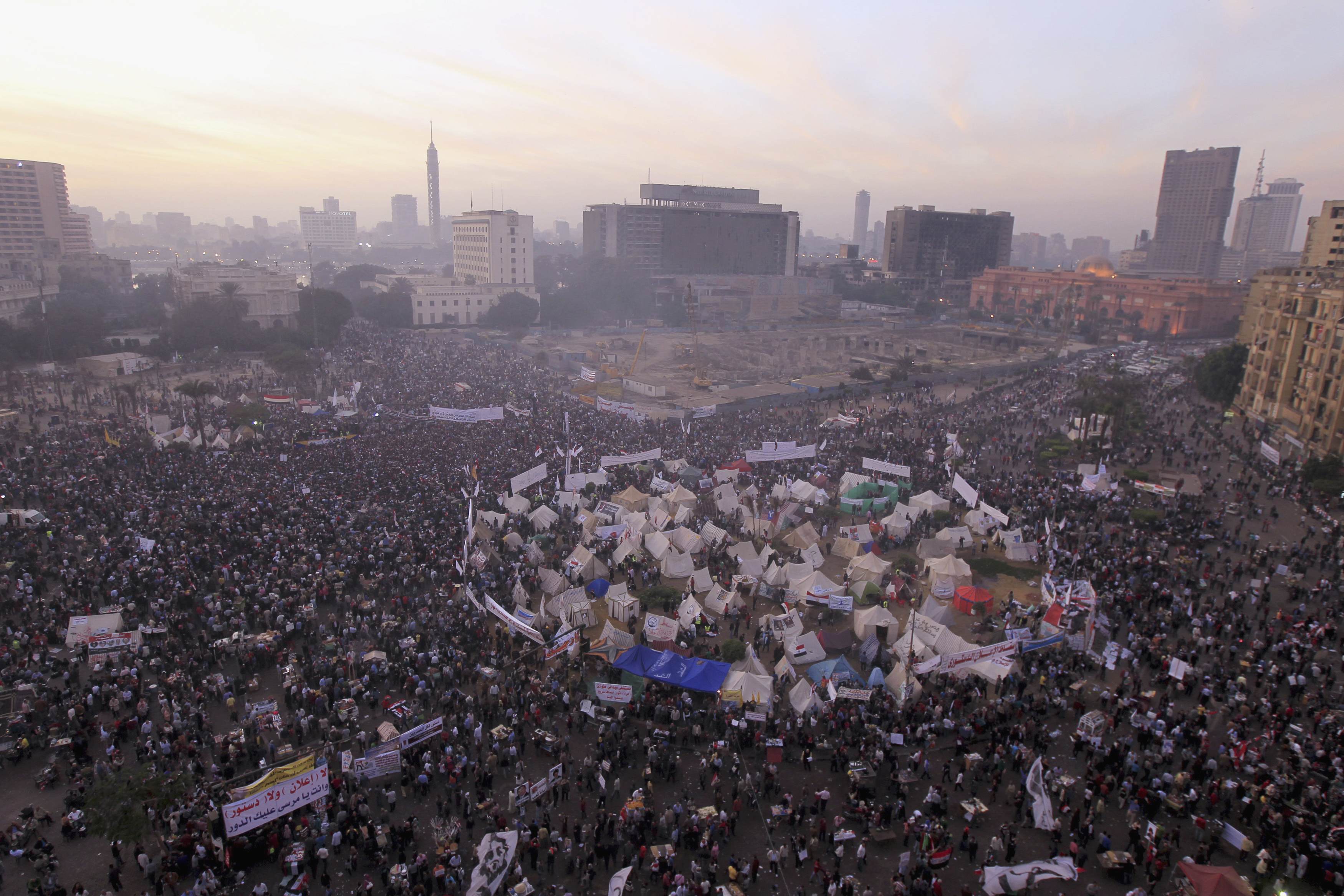 Egypt opposition marches to presidential palace against new charter