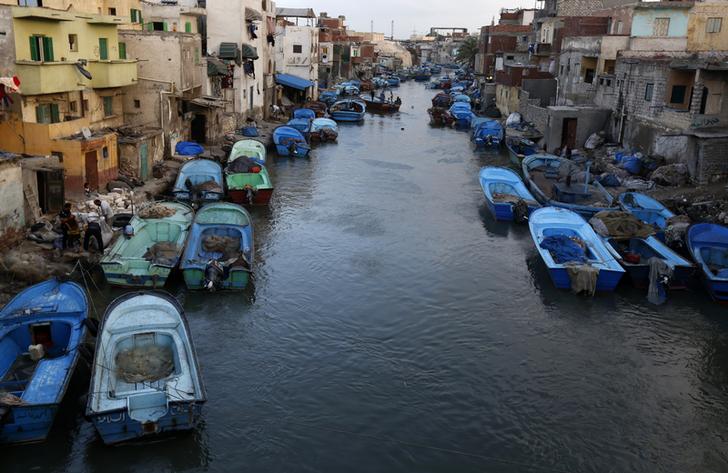 Tunisian authorities arrest 16 Egyptian fishermen for “illegal” trawl fishing