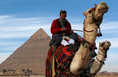 Egypt's tourism revenue drops by 43 pct in Q1 - official