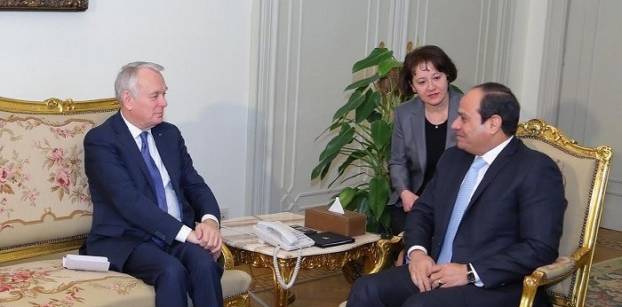 السيسي يبحث مع وزير خارجية فرنسا زيادة الاستثمارات في مصر