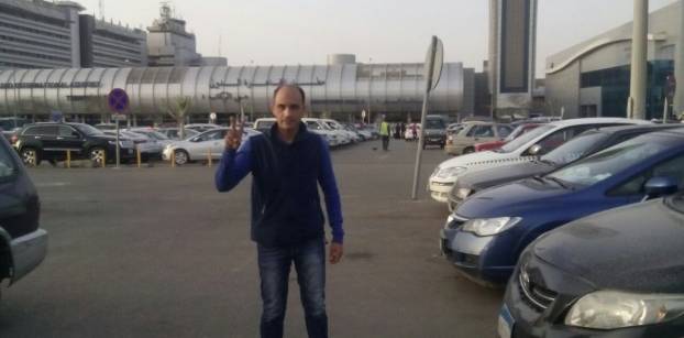 بالصور- قطر تطلق سراح المدون المصري تامر مبروك بعد احتجازه 49 يوما