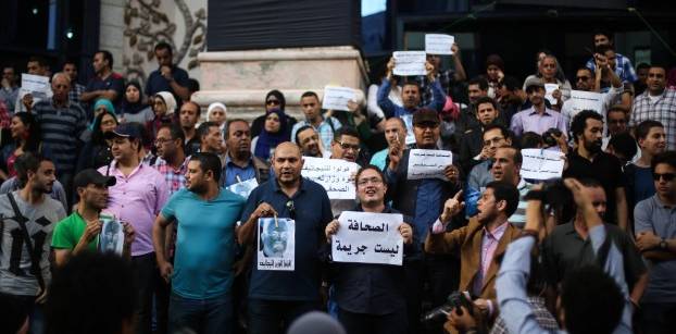 "الصحفيين": احتجاز النقيب وعضوي المجلس سابقة هي الأولى في تاريخ مصر