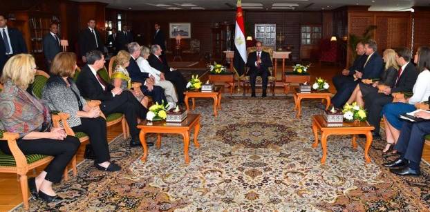 السيسي لوفد الكونجرس: مصر ملتزمة بالديمقراطية وإعلاء سيادة القانون