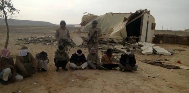 الجيش: مقتل 3 "تكفيريين" وإصابة اثنين وضبط 11 في سيناء