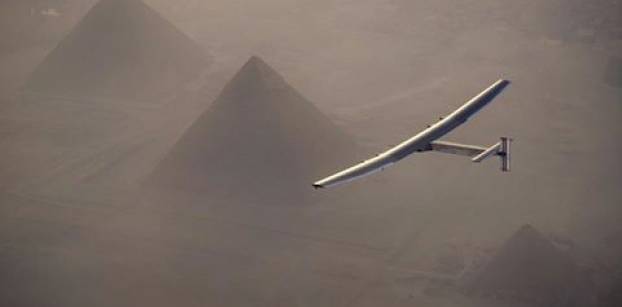 قائدا سولار إمبلس: الهبوط في مصر مصدر سعادة بالغة والإقلاع إلى أبوظبي طبقا للأحوال الجوية