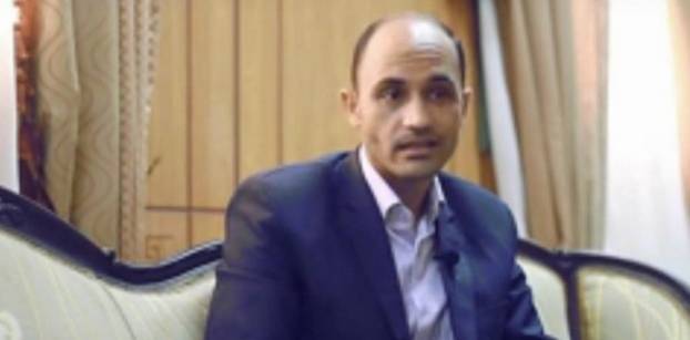 مدون مصري محتجز بقطر يرفض التنازل عن مستحقاته للإفراج عنه