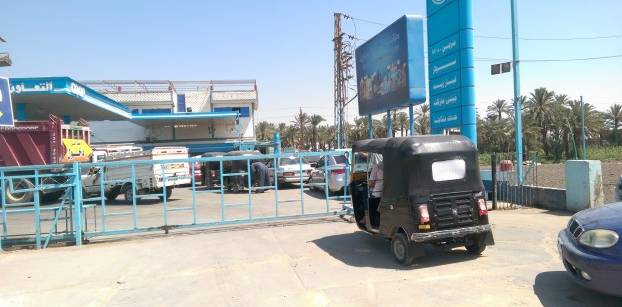 أزمة وقود تعيد طوابير السيارات إلى 3 محافظات خارج القاهرة