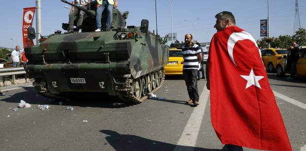 صحيفة: اعتقال جنديين شاركا في انقلاب تركيا أثناء استعدادهما للهرب لمصر