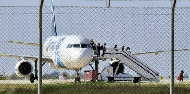 السيسي يشكر رئيس قبرص على تعامل بلاده مع واقعة اختطاف الطائرة