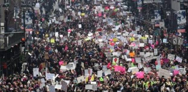 تظاهرات النساء.. من المطالبة بالسماح بالتعري والإجهاض للثورة ضد ترامب