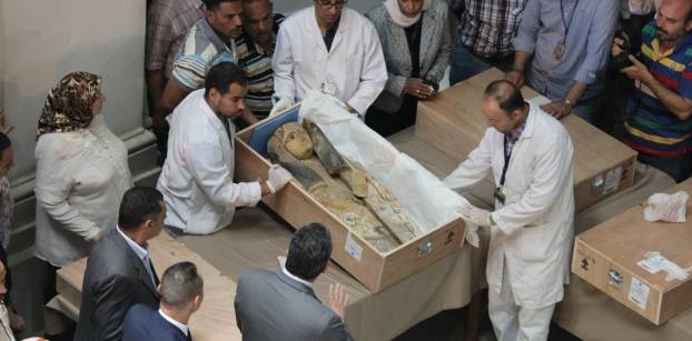 الآثار: نقل تابوتين مكتشفين في عيـن شمس إلى المخزن المتحفي بالمطرية