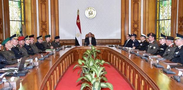 السيسي يطالب بمواصلة خطط استهداف البؤر "الإرهابية" في سيناء