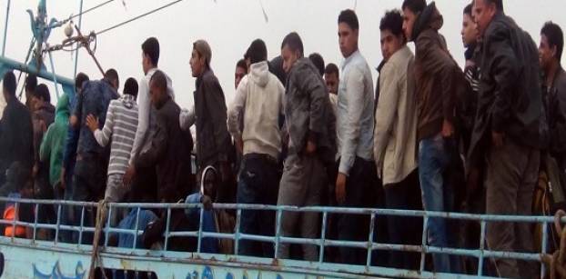 وصول مئات المهاجرين إلى إيطاليا على قارب قادم من مصر
