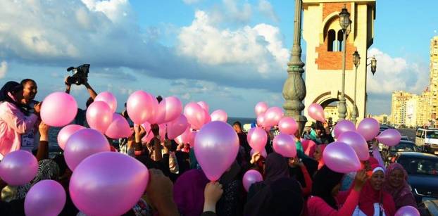 معدية بورسعيد تكتسى ببالونات وردية في ختام "أكتوبر البمبي"