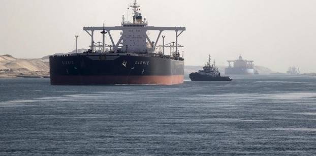 صحيفة: 3 شركات عالمية تتنافس على خدمات تموين السفن بقناة السويس