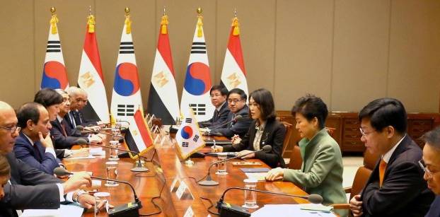 الرئيس السيسي يبحث مع شركات كورية فرص الاستثمار في مصر