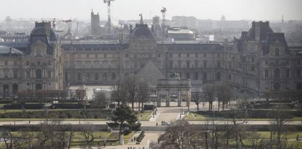 القاهرة تدين هجوما على متحف اللوفر بفرنسا اتهم مصري بتنفيذه