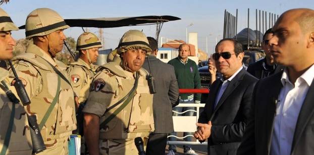 السيسي يطالب الشرطة والجيش بمواصلة جهود تعزيز أمن واستقرار مصر