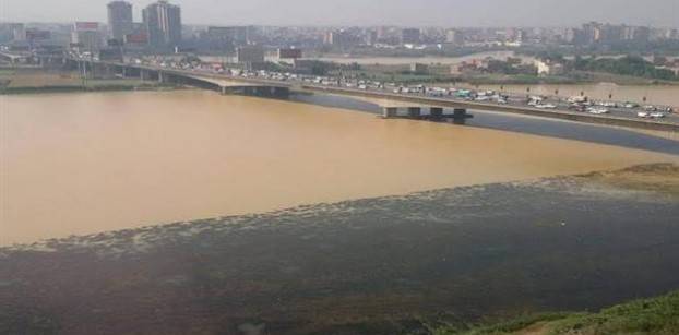 "الري": عكارة مياه النيل ناتجة عن تدفق الطمي جراء السيول وستزول قريبا