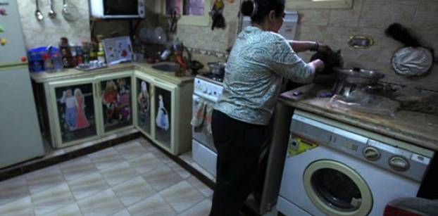 خبيرة دولية: العمل المنزلي أحد أسباب عدم المساواة بين الجنسين في العمل  