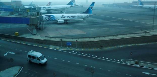وكالة: وفدان أمريكي وبريطاني يتفقدان الإجراءات الأمنية بمطار القاهرة
