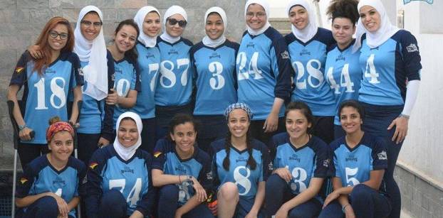 كرة القدم الأمريكية لعبة جديدة تجذب المصريات