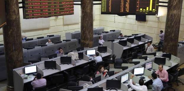 البورصة تهبط في بداية التعاملات مع انخفاض الأسواق العربية