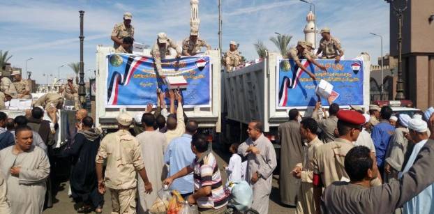 الجيش يواصل توزيع العبوات الغذائية المخفضة ويركز على الصعيد وجنوب سيناء
