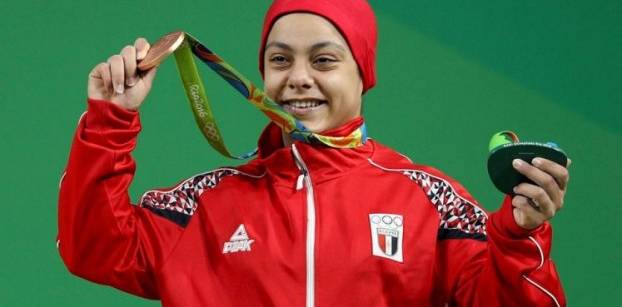 المصرية سارة سمير تحقق الميدالية البرونزية في رفع الأثقال