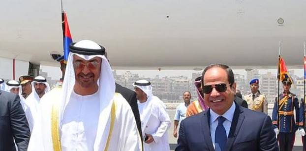 السيسي يعقد جلسة قصيرة مع ولي عهد أبو ظبي بمطار القاهرة