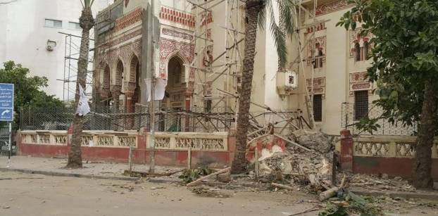 بالصور- انهيار مئذنة مسجد ابن خلدون بالإسكندرية بسبب العواصف