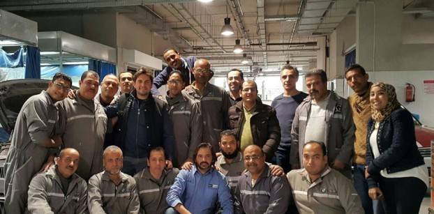 "الأسطى زينب".. مهندسة تدير 16 رجلا في ورشة ميكانيكا