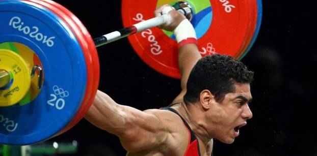 بالفيديو- المصري محمد إيهاب يفوز ببرونزية وزن 77 في رفع الأثقال بالأولمبياد