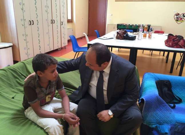 بيان: سفارة مصر بروما توفد مندوبا للاطمئنان على الطفل المصري المهاجر لإيطاليا