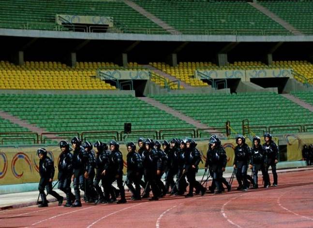 مصدر: القبض على 38 من مشجعي الزمالك لحيازتهم تذاكر مزورة قبيل مباراة الوداد