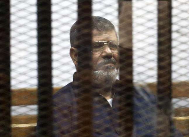 قبول طعن مرسي وبديع في"التخابر مع جهات أجنبية" وإعادة المحاكمة