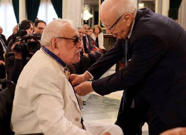 الرئيس التونسي يمنح الفنان جميل راتب وسام الاستحقاق الثقافي