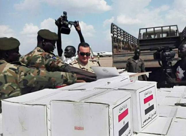 القوات المسلحة ترسل مساعدات طبية وغذائية إلى جنوب السودان