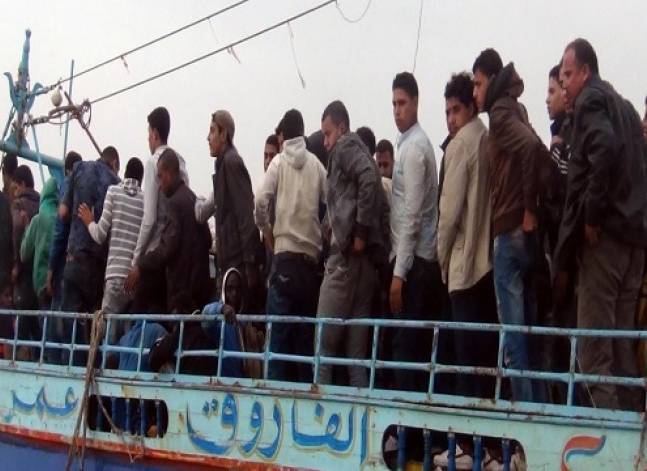 وصول مئات المهاجرين إلى إيطاليا على قارب قادم من مصر