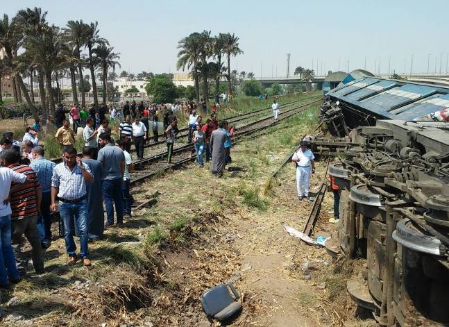 مقتل شخصين إثر اصطدام قطار بسيارة ميكروباص في العياط