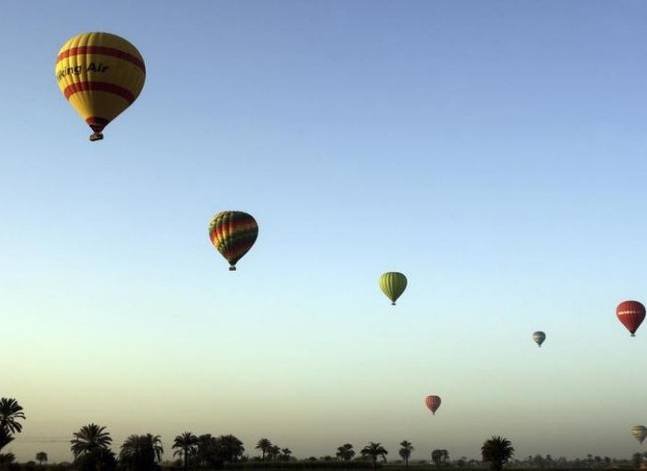 وزير الطيران يقرر وقف رحلات البالون الطائر بالأقصر 3 أيام