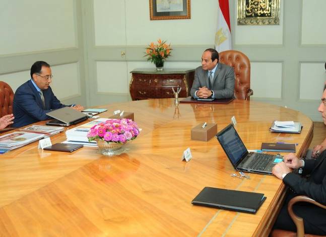 السيسي يتابع تطورات تنفيذ العاصمة الإدارية مع وزير الإسكان