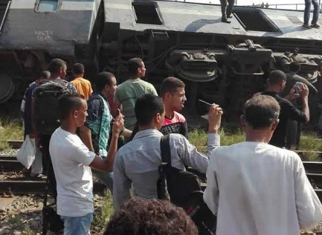 رئيس السكك الحديدية: 3 قتلى و17 مصابا إثر خروج قطار عن القضبان بالعياط