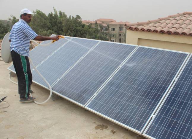 الحكومة تتفق مع 10 شركات على شراء الكهرباء المولدة من الطاقة الشمسية