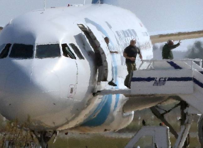 قبرص: سباق الصحافة هدد المفاوضات مع خاطف الطائرة