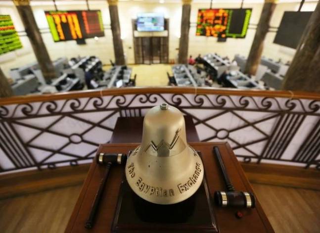 البورصة المصرية تتراجع في بداية تعاملات الأحد
